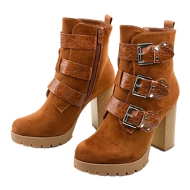 Hnědé semišové kotníkové boty na sloupku Lilybank hnědý 2