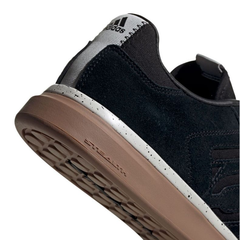 Boty Adidas Sleuth M EE8893 černý 1