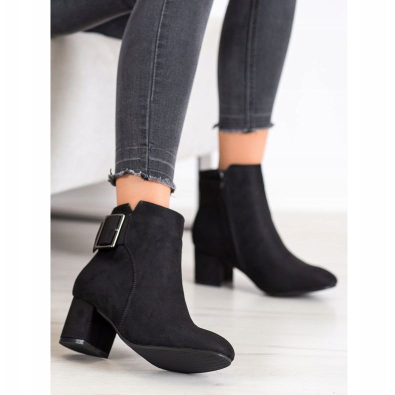 Top Shoes Semišové kozačky se sponou černý 2
