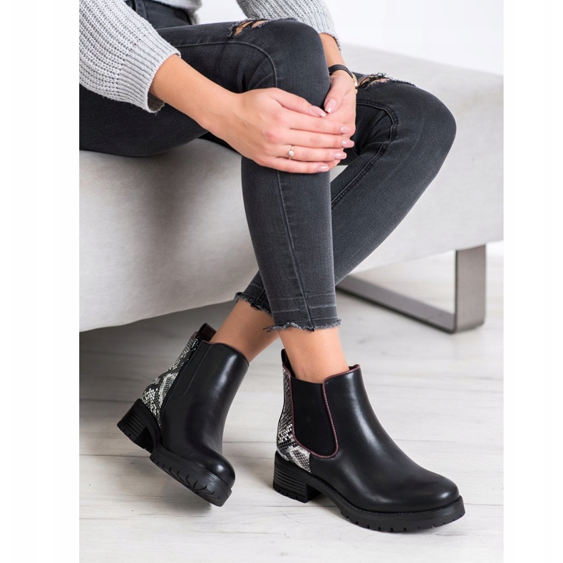 SHELOVET Pohodlné boty s hadím potiskem bílý černá 1