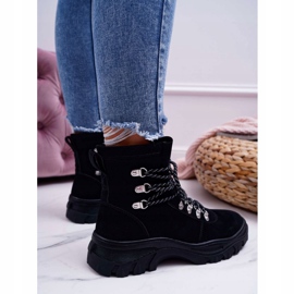 Černí lovci přivázali Sergio Leone TR729 černý 1