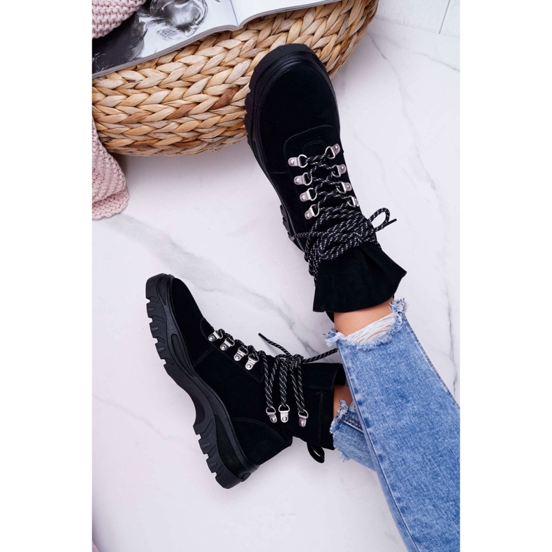 Černí lovci přivázali Sergio Leone TR729 černá 2