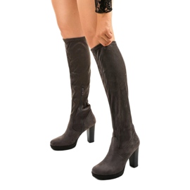 Šedé kozačky na sloupku z eko semiše Funnyfreeze šedá 1