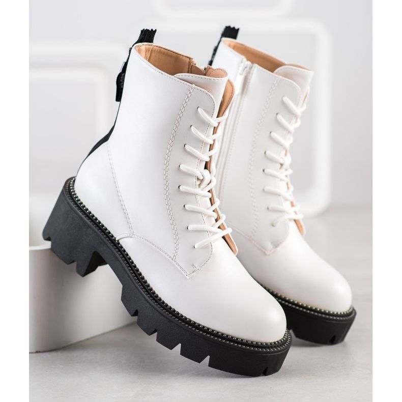 Seastar Bílé lapače na platformě bílý černá 2