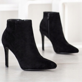 Small Swan Stylové kozačky na vysokém podpatku černá 1