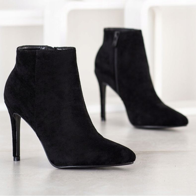 Small Swan Stylové kozačky na vysokém podpatku černá 1