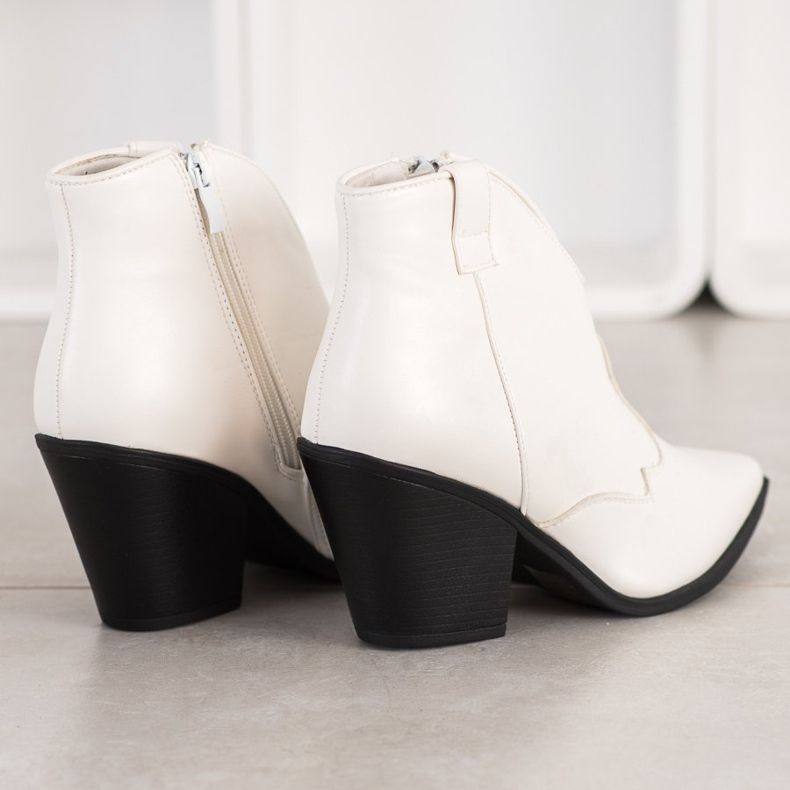 Queen Vivi Krátké kovbojky ve špice bílý 1