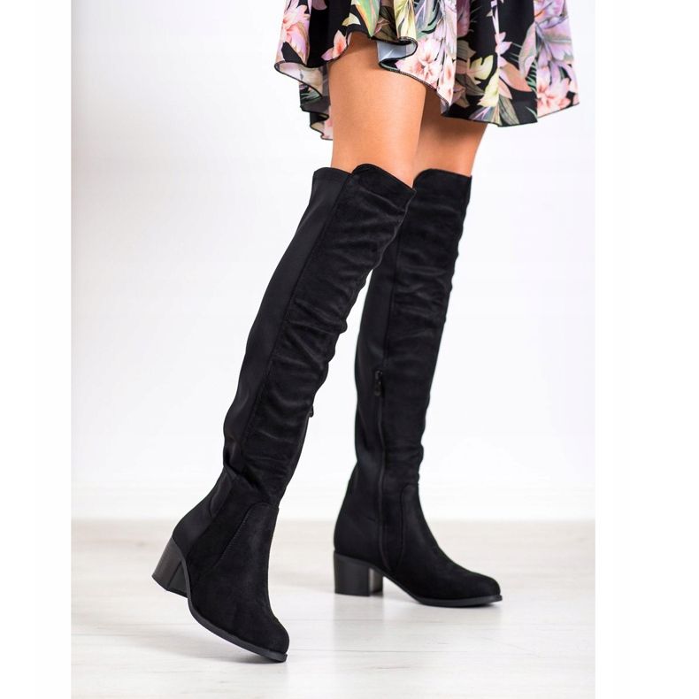 Balada Boty na nízkém sloupku černý 1