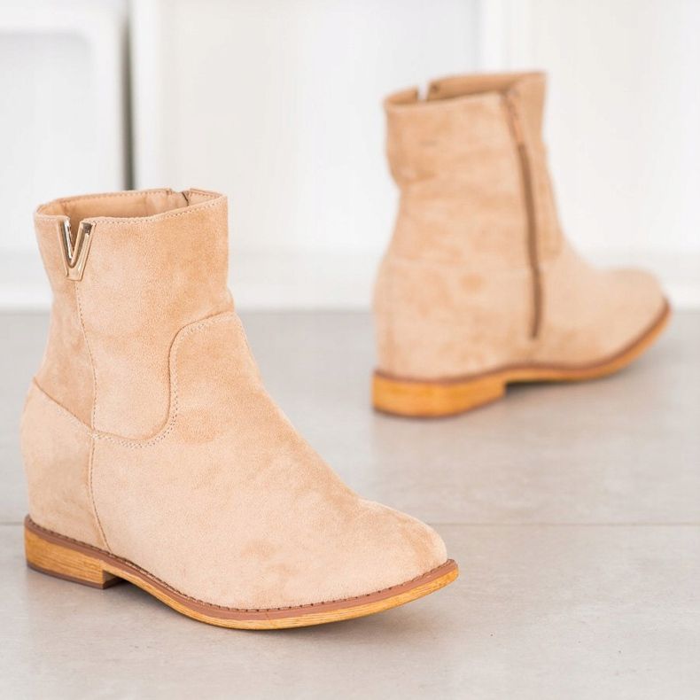 Sergio Todzi Elegantní klínové kozačky béžový 1 Sergio Todzi Elegantní klínové kozačky béžový 1