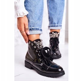MSMG Dámské teplé boty s metalickými perlami a stuhou, lakovaná Perla černá 2
