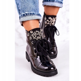MSMG Dámské teplé boty s metalickými perlami a stuhou, lakovaná Perla černá 1