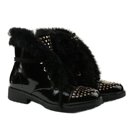 Černé ploché lakované dámské boty s plochou izolací černý 2