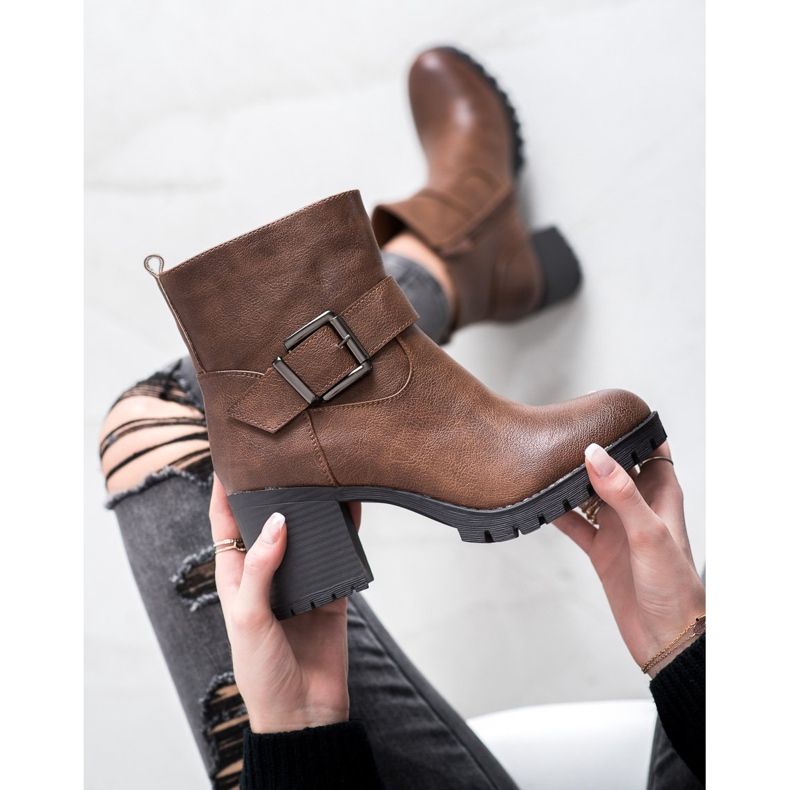 SDS Styloví pracovníci na baru hnědý 2