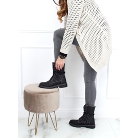 Černá šněrovačka 4667 černá 2