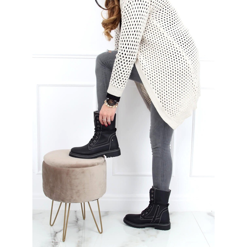 Černá šněrovačka 4667 černá černý 2