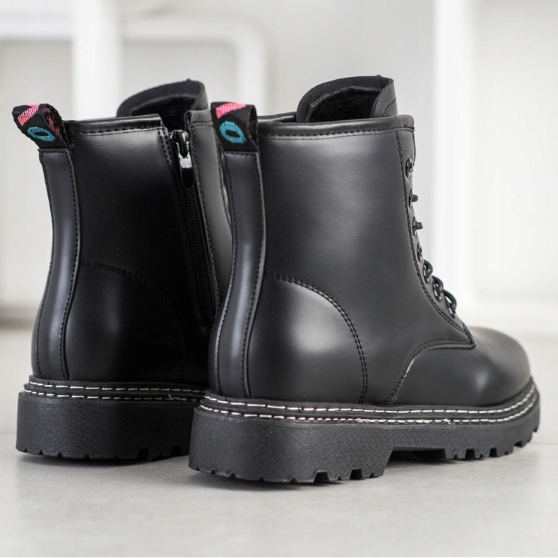 SHELOVET Svázané černé lovce černá 1 SHELOVET Svázané černé lovce černá 1