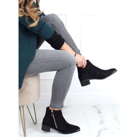 Čepice z mandlového černého semiše 88168-1 Černá 1 Čepice z mandlového černého semiše 88168-1 Černá 1