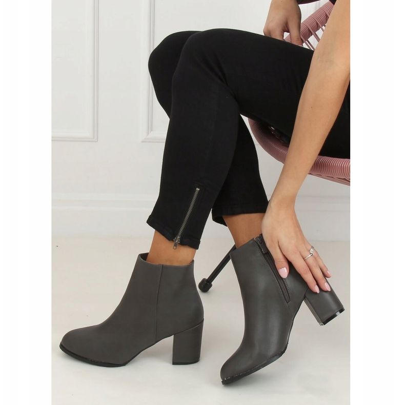 Klasické šedé vysoké podpatky 77-71 šedá 1 Klasické šedé vysoké podpatky 77-71 šedá 1