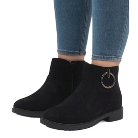 Černé semišové boty izolované X-36 černý 2