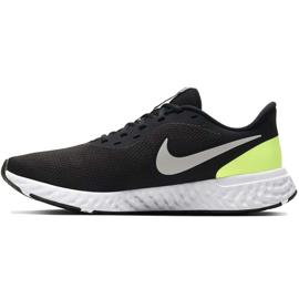 Nike Revolution 5 M BQ3204-010 bílý černý 1