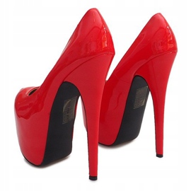 Vysoké lakované kolíky na červené platformě D905 3