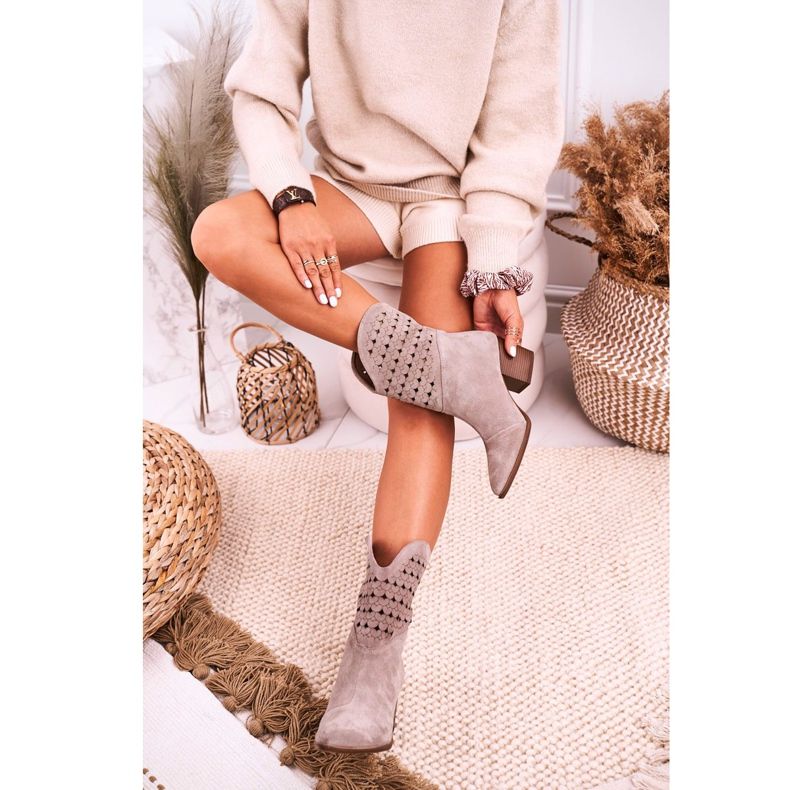 Nicole Dámské kovbojské boty na podpatku semišové cappuccino Emily béžový 2 Nicole Dámské kovbojské boty na podpatku semišové cappuccino Emily béžový 2