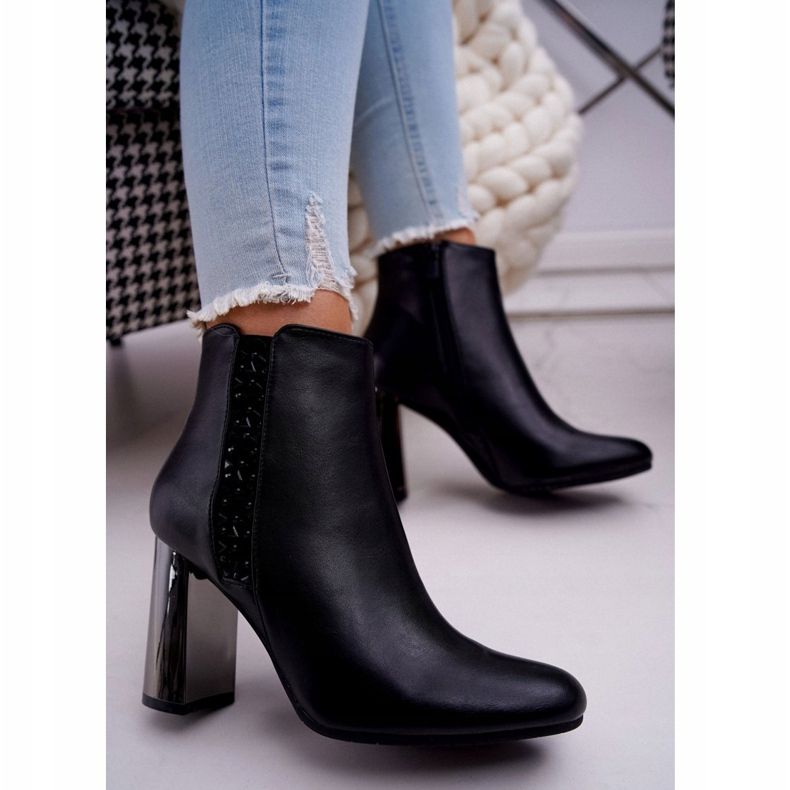 Dámské boty na stříbrném sloupku, černé peří černá 2