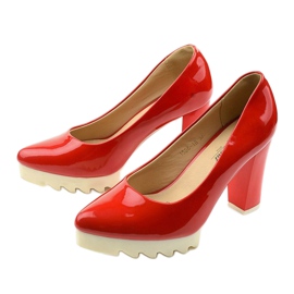 Červené lodičky na postu Silverbee červený 1