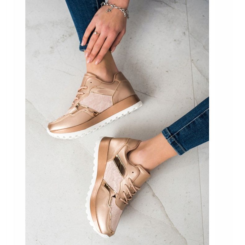 Bestelle Stylové tenisky béžový 1