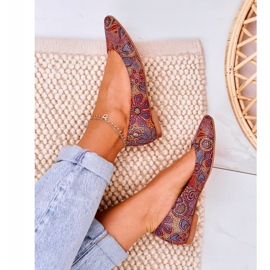 Dámské kožené balerínky Maciejka červené s květinami 04100-38 vícebarevný 2 Dámské kožené balerínky Maciejka červené s květinami 04100-38 vícebarevný 2