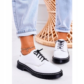 Dámské kožené boty Oxfords Maciejka lakované bílé 04087-11 bílý 2