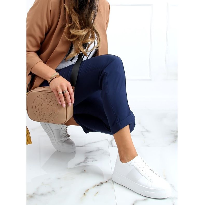 Bílé tenisky na vysoké podrážce LA133P White bílý 2