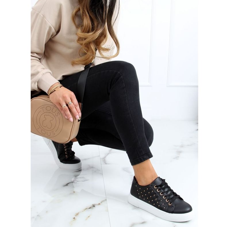 Černé dámské tenisky s cvočky LA124P Black černá 2