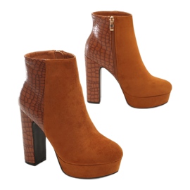 Vices Svěráky 1587-17 Velbloud 36 41 hnědý 1 Vices Svěráky 1587-17 Velbloud 36 41 hnědý 1