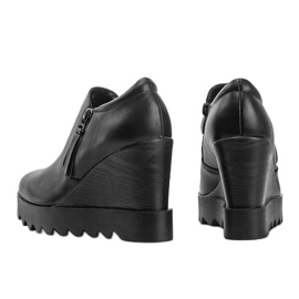 Černé klínové boty Jazlyn černá 2