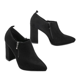 Černé semišové kotníkové boty na sloupku Carl černá 1 Černé semišové kotníkové boty na sloupku Carl černá 1
