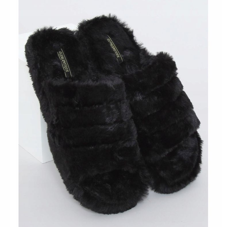 Černé dámské pantofle s gumičkou X8130 Black černý 1