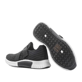 Černá nazouvací sportovní obuv Akira 1 Černá nazouvací sportovní obuv Akira 1