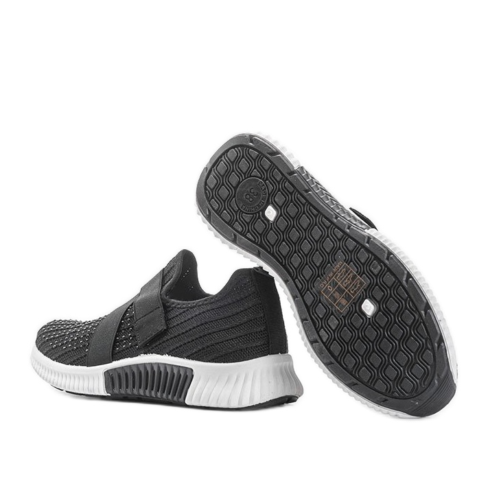 Černá nazouvací sportovní obuv Akira 1 Černá nazouvací sportovní obuv Akira 1