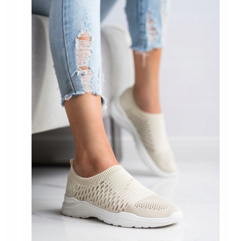 Ideal Shoes Pohodlné prolamované tenisky béžový 1