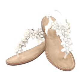 Evento Dámské sandály s perlou 20SD35-1811 bílý stříbro 2