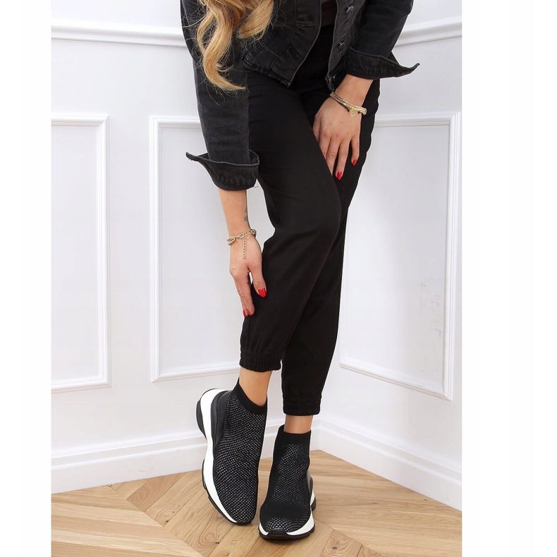 Černá sportovní obuv RQ286 Černá na skryté klínové patě 2