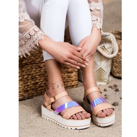 Weide Sandály na platformě s efektem Holo béžový 2