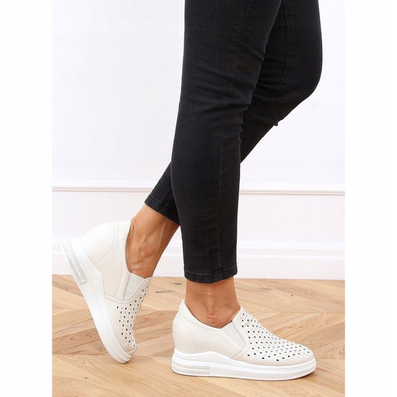 Tenisky se nazouvají na béžový klín HY-251 Beige 2 Tenisky se nazouvají na béžový klín HY-251 Beige 2