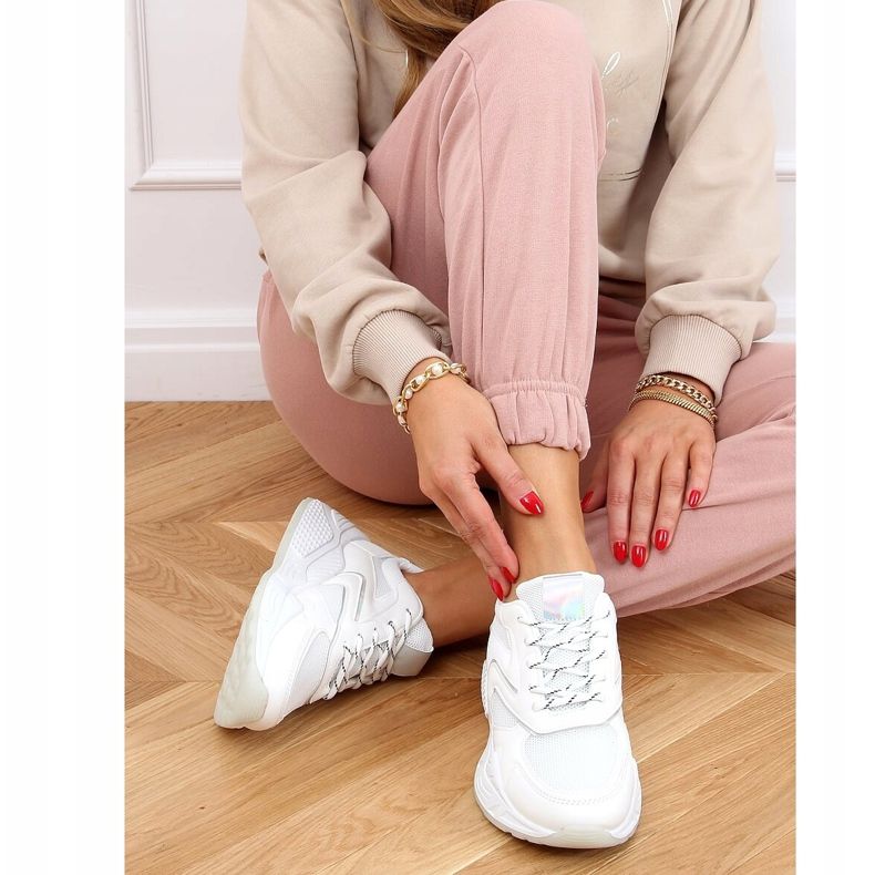 Bílá sportovní obuv GB-003 bílá bílý 2