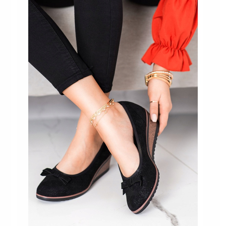 Vinceza Prolamované klínové pumpy černá 2