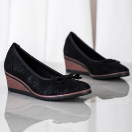 Vinceza Prolamované klínové pumpy černý 1