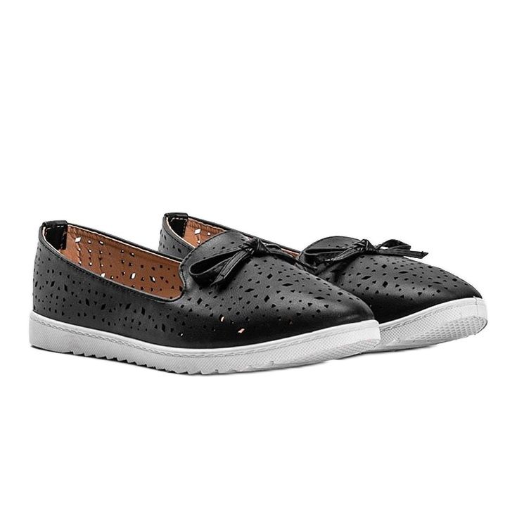 Černé mokasíny s prolamovaným lemováním Madalyne černá 1