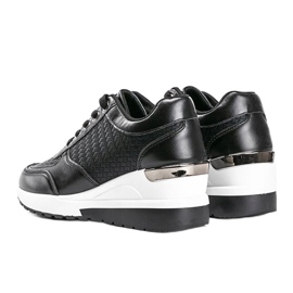 Černé lesklé tenisky na klínku Mara černý 1