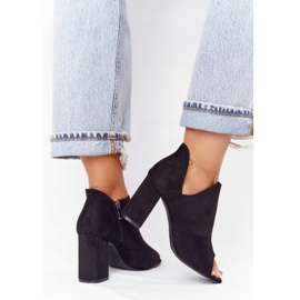 Jarní semišové boty na sloupku Vinceza 21-17095 černé černá 1